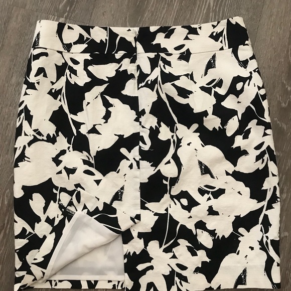 Banana Republic Floral Skirt - Picture 2 of 4